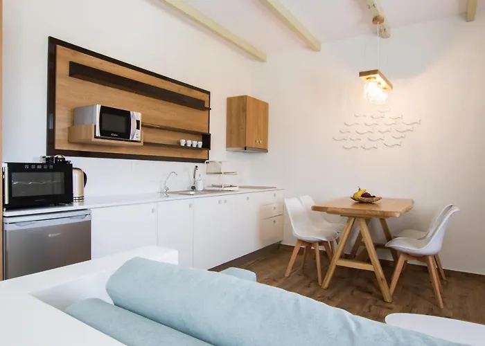 Theros Luxury Villas