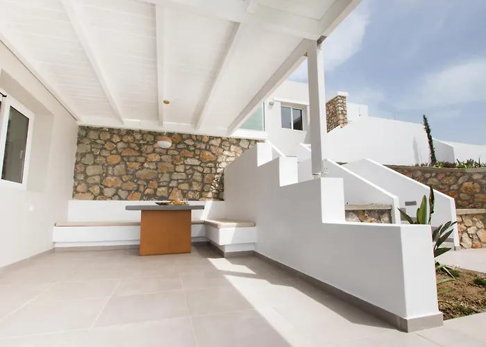 アパートホテル Theros Luxury Villas