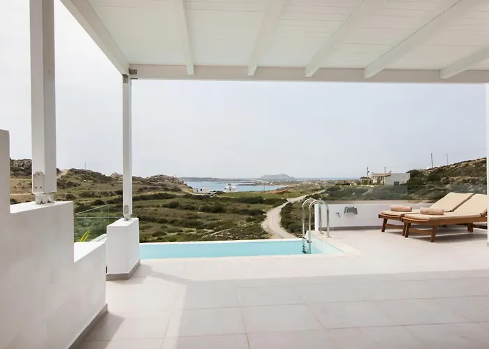 Theros Luxury Villas アパートホテル