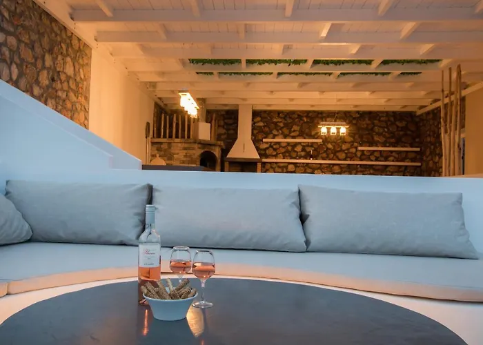 アパートホテル Theros Luxury Villas 4*