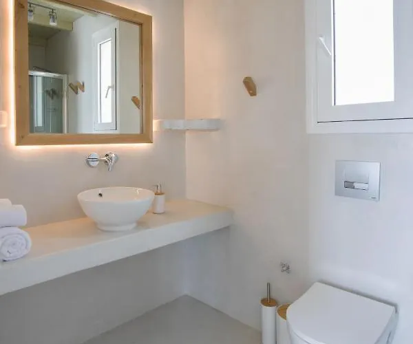 アパートホテル Theros Luxury Villas 4*