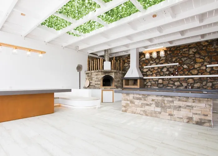 アパートホテル Theros Luxury Villas