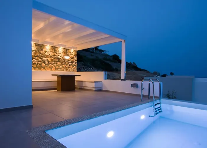 アパートホテル Theros Luxury Villas 4*